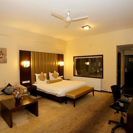 Hotel Pine Spring Wazir Bagh Srīnagar المظهر الخارجي الصورة