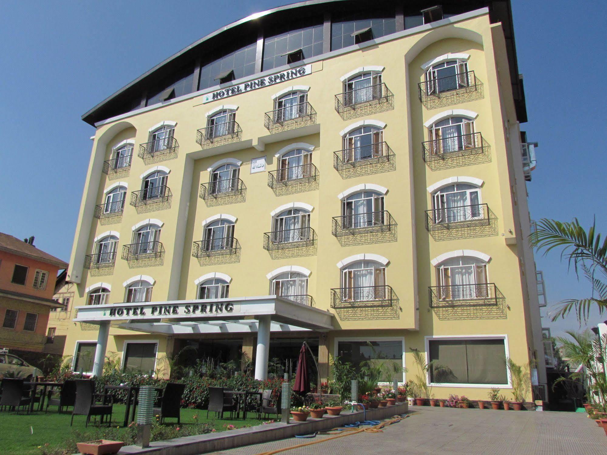 Hotel Pine Spring Wazir Bagh Srīnagar المظهر الخارجي الصورة