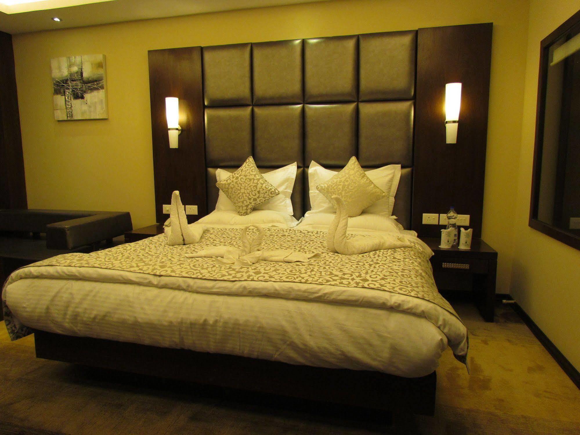 Hotel Pine Spring Wazir Bagh Srīnagar المظهر الخارجي الصورة