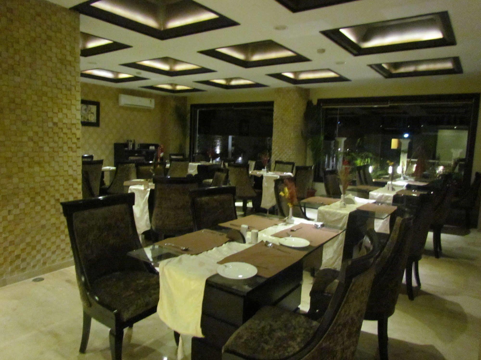 Hotel Pine Spring Wazir Bagh Srīnagar المظهر الخارجي الصورة