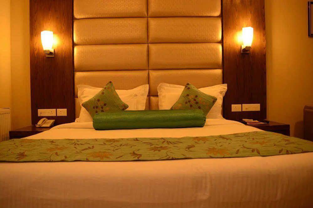 Hotel Pine Spring Wazir Bagh Srīnagar المظهر الخارجي الصورة
